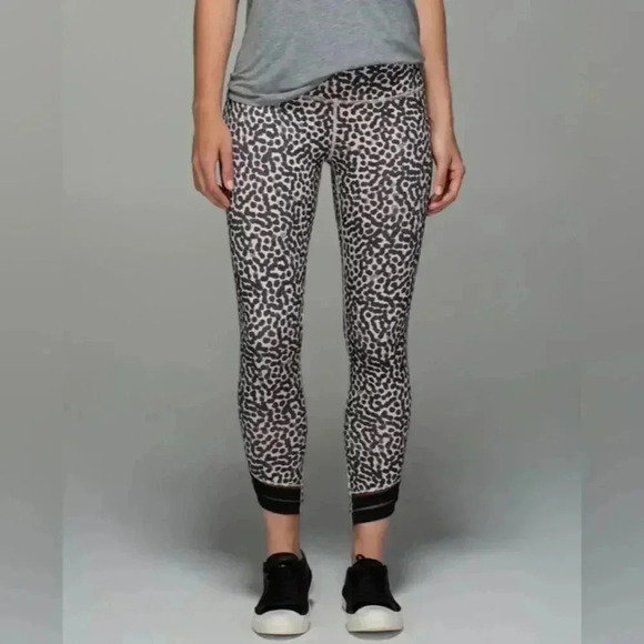 Lululemon High Times Pant *Wrap Mesh
Ace Spot Grain Black / Black - Picture 6 of 9